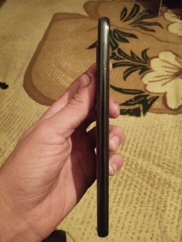 xiaomi mi 910: Xiaomi Redmi smartfon - Arxa paneldə “Redmi” loqolu, mat qara korpus — 3