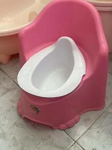 plastik taburetka: Uşaq tualeti (tutuq/oturacaq qabı) - Rəng: çəhrayı korpus, ağ — 1