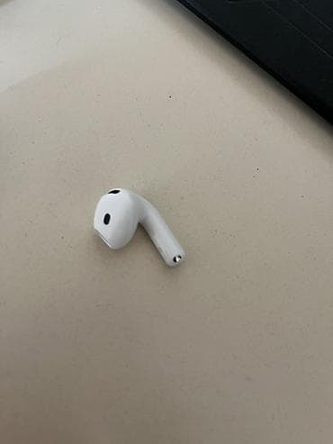 Tək qulaqcıq AirPods 4– simsiz, ağ rəngdə in‑ear tipli. Kompakt “sapa” at lalafo.az Tək qulaqcıq AirPods 4– simsiz, ağ rəngdə in‑ear tipli. Kompakt “sapa”