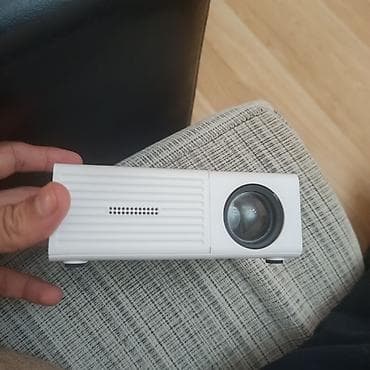 komputer windows 7: Portativ proyektor ağ rəngdədir və yığcam ölçüsü sayəsində daşımaq — 3