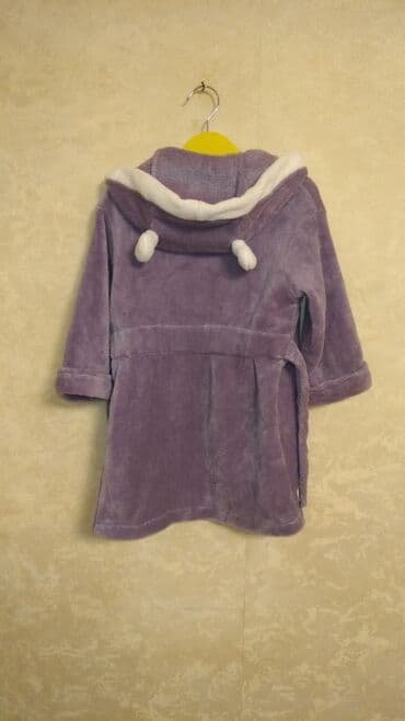детский банный халат: Bənövşəyi rəngdə, yumşaq materialdan hazırlanmış uşaq xalatı. Xalatın — 7