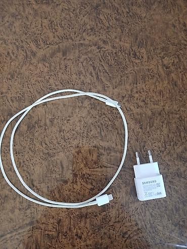 bluetooth qulaqciqlar: Məhsul dəsti: simsiz qulaqcıq və Samsung sürətli şarj adapteri + USB-C — 3