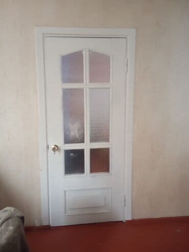 Quru inşaat materialları: Ağ rəngdə otaq qapısı – şüşəli dizayn - Material: ağ rəngdə boyalı — 1