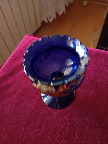 qənd qıran: Məhsul: Kobalt mavi şüşə piyalə/kasa (ayaqlı) Təsvir: - Dərin kobalt — 2