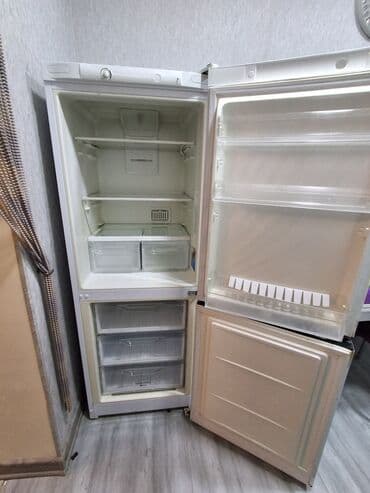 Техника для напитков: Б/у 2 двери Indesit Холодильник Продажа, цвет - Белый — 1