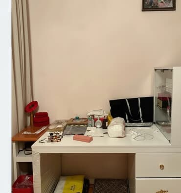 Yeni, Manikür üçün masa, Güzgüsüz