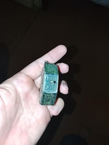 Dini kitablar: 1 əsrdən çox yaşı olan miniatür "Quran". Futulyarı gümüşdür. Təqribi — 3