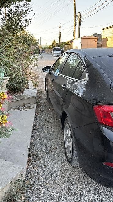 mersedes satilir: Chevrolet Cruze: 1.4 l | 2016 il 100000 km Sedan — 1