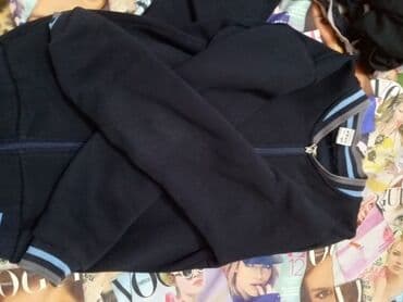Tünd göy rəngdə idman jaketi/sviter. 2 eder var 12 yaş 13 yaş -