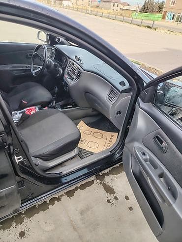 tap.az mersedes: Kia Rio, qara rəng, hetçbek kuzov. Texniki xüsusiyyətlər və təchizat — 4