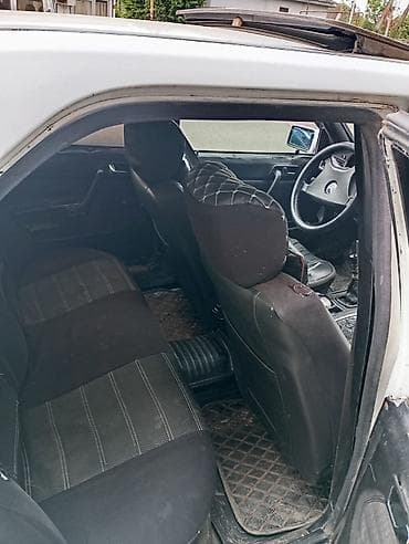 Mercedes-Benz 190: 2 l | 1986 il Sedan — 6