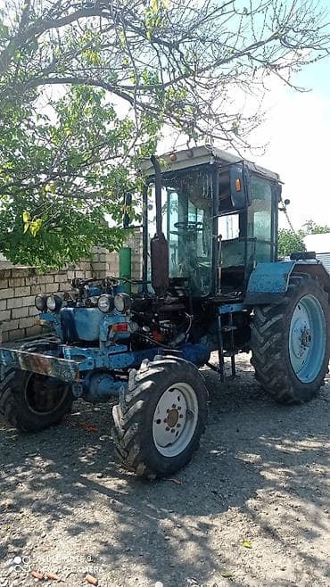 şuşə: Traktor MTZ (Belarus) tipli, ön güclü körpü ilə. - Dizel mühərrik, ön — 4