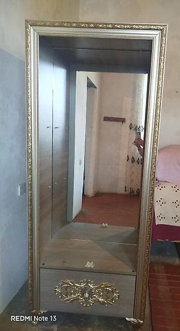 bar stollari: Her iki qorka yenidir Yan Yana qoyulub ön aynalari qirilmasin deye — 1