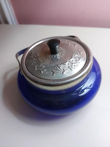 Mavi şüşədən hazırlanmış qapaqlı qab - Material: qalın kobalt-mavi — 1