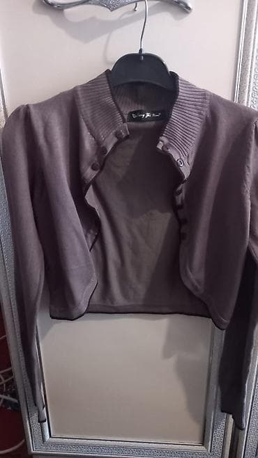 qisa etek: Qadın üçün qısa fasonlu trikotaj kofta/jaket. Model yüksək, ribanalı — 2