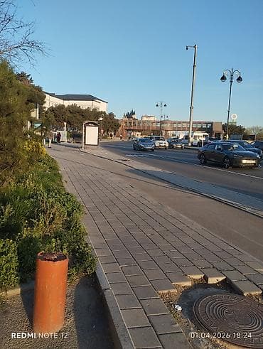 Xətai rayonu 8 noyabr prospekti.59 saylı məktəbin yanında kiçik həyət