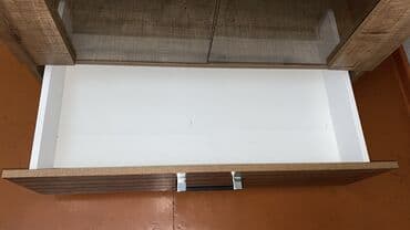 sud şağan aparat: Şüşəli dolab vitrini, İşlənmiş — 4