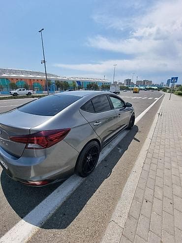 nk 150: Hyundai Elantra: 2 l | 2019 il Sedan — 2