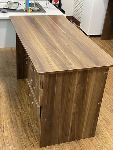 Офисные столы: Для сотрудника, Прямоугольный стол — 5