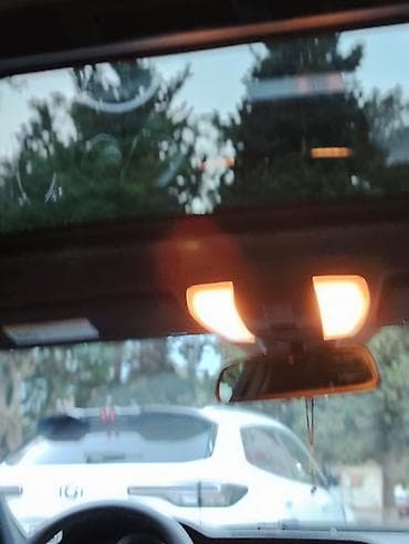 kompressor teh: Mercedes-Benz C-Class sedan (C250 emblemli), ağ rəng. Xüsusiyyətlər — 10