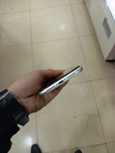 ipad 9 nesil: IPhone 11, 64 GB, Ağ, Face ID — 6