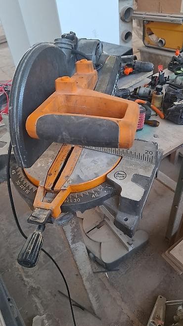 taxta mişar: Elektrikli gönye/kəsim mişarı – sürüşdürmə mexanizmi və bucaq — 1