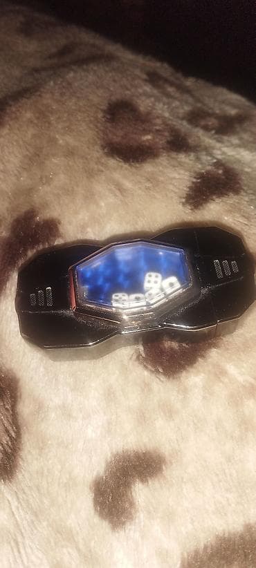 Elektron zarı atma cihazı (avtomatik “dice shaker”) - Korpus: qara