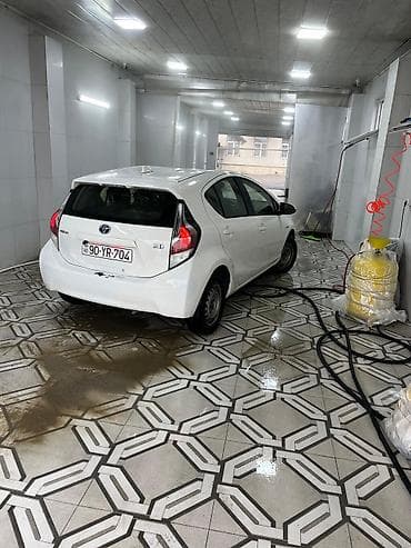 Toyota Aqua: 1.5 l | Hetçbek lalafo.az -da Toyota Aqua: 1.5 l | Hetçbek