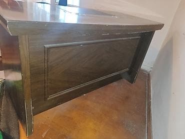 ofis stol: Ofis masası – tünd qəhvəyi rəng, klassik dizayn. - Material — 2