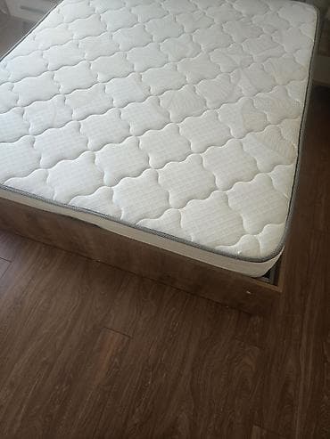 Böyüklər üçün Süngər Döşək