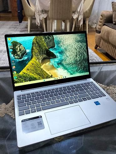 hp kompüter: HP Laptop – 15.6" ekranlı, gümüşü korpuslu, nazik çərçivəli model — 9