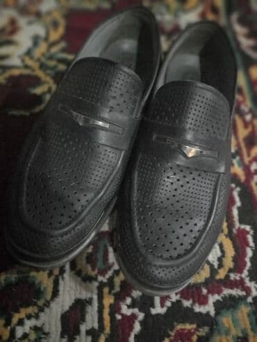 klassik ayaqqabi: Ayaqqabi 42 razmer 60m alinib .1defe geyilib.20m satilir — 3
