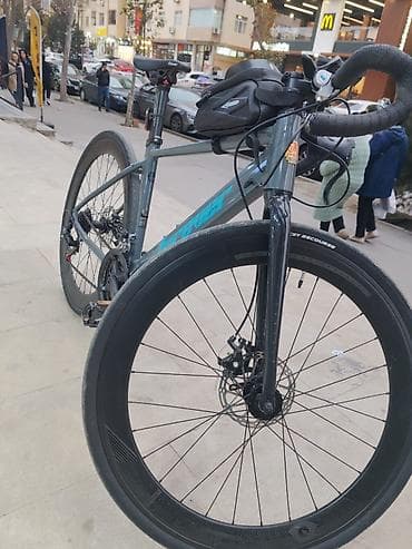 velosiped alan: Şosse velosiped təzə dir, az sürülüb. Aksessuarlar hər biri üzərində — 2