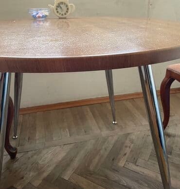 Qida məhsulları: Mətbəx masası, Açılmayan, Taxta, Yumru masa — 1