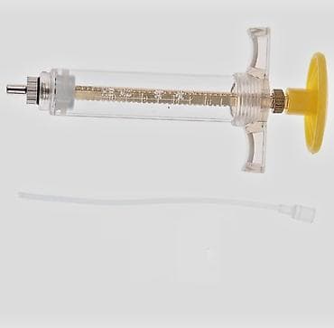 Quşlar: Tutuquşuların Əllə bəsləmə şprisi. Hər birimiz tutuquşu əldə — 3