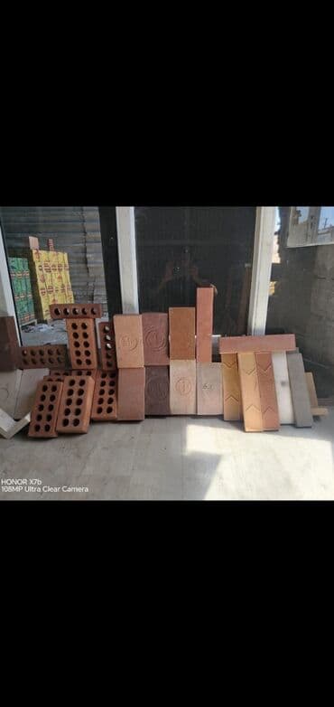 Fərqli rənglərdə və naxışlarda dekorativ kərpiclər mövcuddur. Həm lalafo.az -da Fərqli rənglərdə və naxışlarda dekorativ kərpiclər mövcuddur. Həm