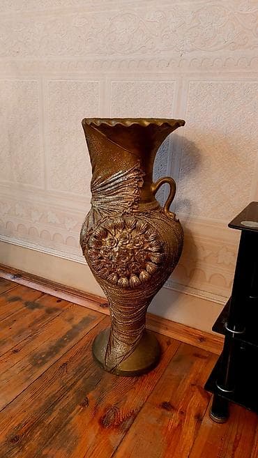 dibcey gulleri: Bir vaza — 1