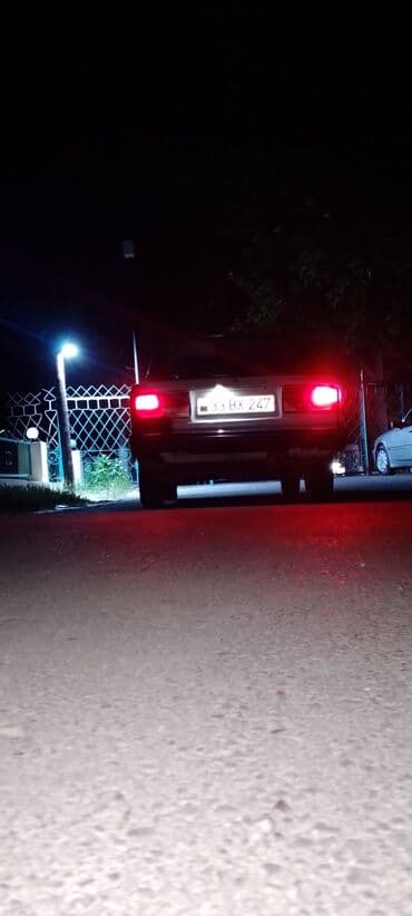 muravey satiram: VAZ 2004 ağ rəng, sedan kuzov. Əsas xüsusiyyətlər: - 1.5–1.6 L — 9