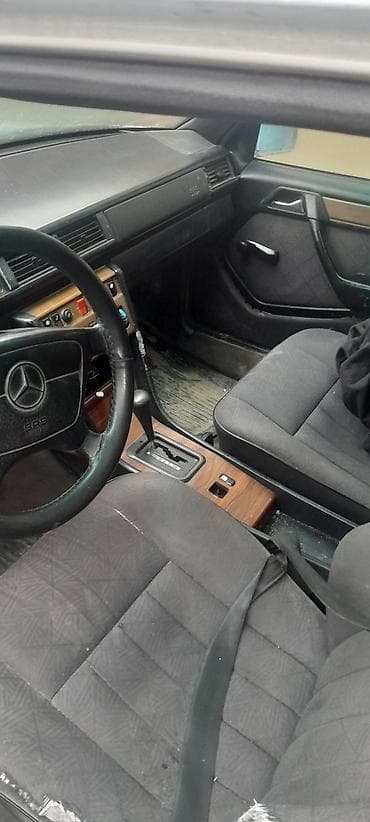 kran satisi: Mercedes-Benz E 250: 2.5 l | 1995 il Sedan — 9