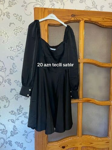 qara duz donlar: Qara rəngli qadın paltarı - Model: kvadrat dekolteli, beldən aşağı — 1