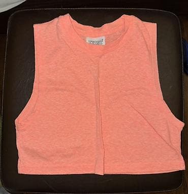 yeni model koftalar: S/m geder tezedir. Hec bir leke yoxdu yay koftasidi 4 manat — 2