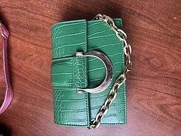 Toy paltarları və aksesuarları: Yasil olan 3 azn
Digerleri her biri sadece 5 azn — 2