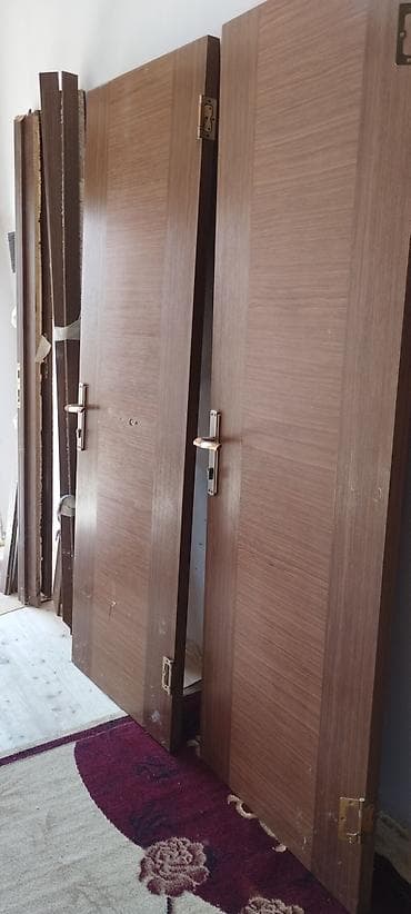 qapi taxda: Qapinin birinde kicik bir defet var. Saglam qapilardir. Ölcusu — 2