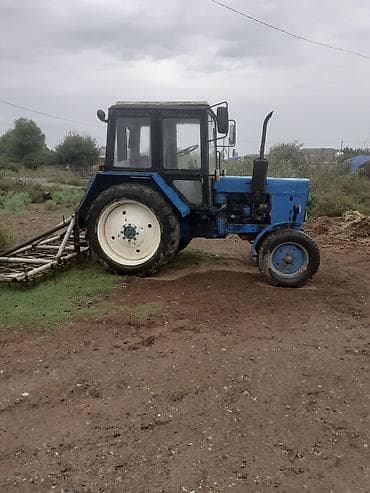 masin ucun: Mavi rəngli MTZ tipli təkərli traktor - Kabinli, ön və arxa işıqlarla — 5