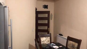 şamaxı ev: Mənzil kirayə verilir. 19.6 mər, 95 kv 2-3 düzxəlmə. Evdə hərbir — 10