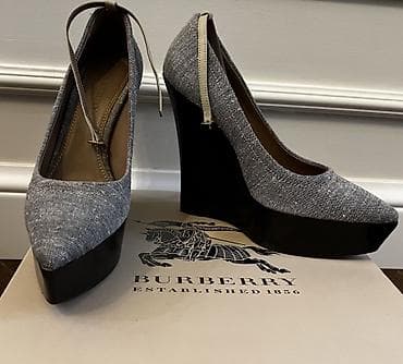 tufli mufli: Gri rəngdə orijinal Burberry qadın platforma dabanlı ayaqqabılar. Ayaq — 2