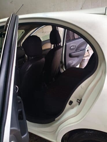 2107 oturacaqlar: Nissan March: 1.2 l | 2012 il Hetçbek — 3