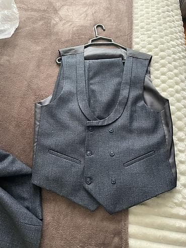 Kişi kostyumu təzə kimidi 50razmer isdiyene endirim olacaq