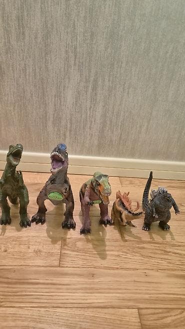 CD, DVD диски и кассеты: Статуэтка, 2025 год, Италия, Бесплатная доставка — 3