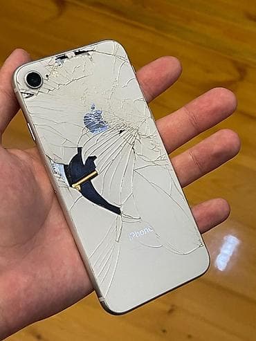 duymə tikən: IPhone 8, 64 GB, Ağ, Qırıq — 2
